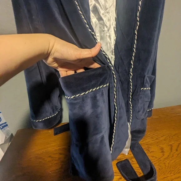 Ascentix Men's Velour Smoking Jacket with Satin Lining - Picture 3 of 10